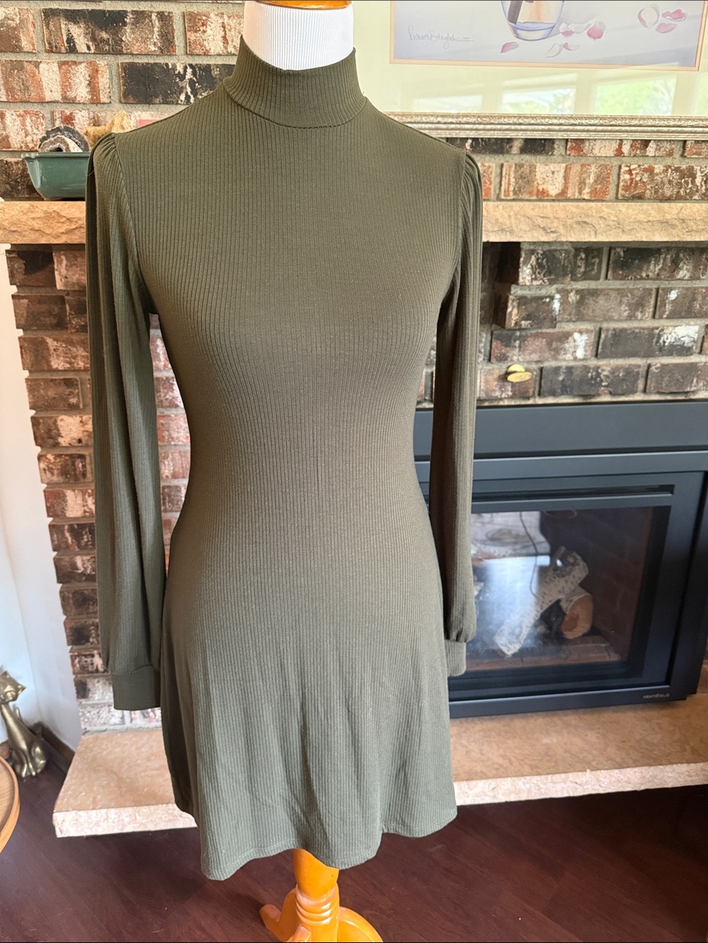 FOREVER 21 NWT stretch mock neck long sleeved dress. Runs small!